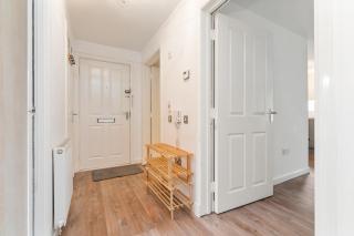 Spacious 2BR Springfield Flat with Free Parking - 3