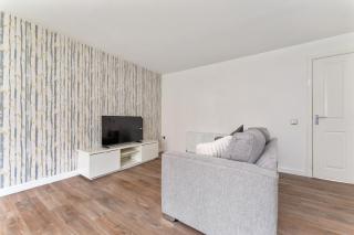 Spacious 2BR Springfield Flat with Free Parking - 1