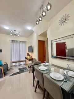 TROPICAL ESCAPE Cozy Abode Minutes from the Pool - 8