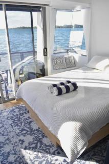 Luxury Houseboat - Drift Flotel - 4