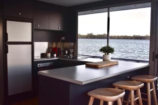 Luxury Houseboat - Drift Flotel - 7
