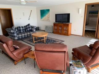 35 Hewett Rd - Beach-Side Family Getaway - 8
