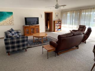 35 Hewett Rd - Beach-Side Family Getaway - 7