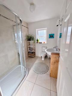 Peaceful Spacious Double Room in Warm Friendly Home - 7