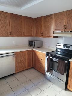Prime Location & Cozy Rooms at the heart of Kanata, Ottawa - 3