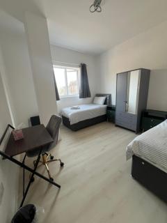 Apartment 2 by SJP - Central Kettering - Twin Bedroom - Free Parking - 2