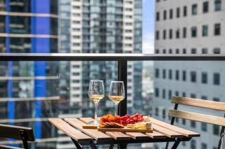 Elegant Central 2BR CBD Apt Free Tram with Pool - 5