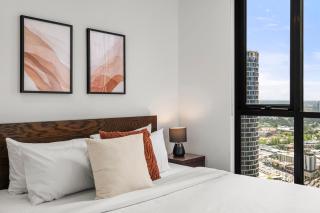 Elegant Central 2BR CBD Apt Free Tram with Pool - 3