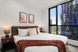 Elegant Central 2BR CBD Apt Free Tram with Pool - 9