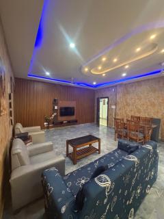 AJ Inn, Spacious and stylish 2bhk - 4