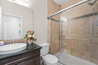 Elizabeths Oasis Luxury Retreat in West Edmonton - 7