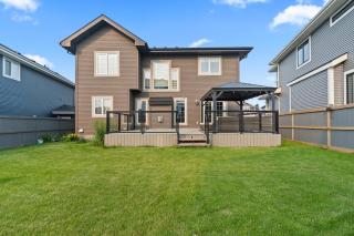 Elizabeths Oasis Luxury Retreat in West Edmonton - 5