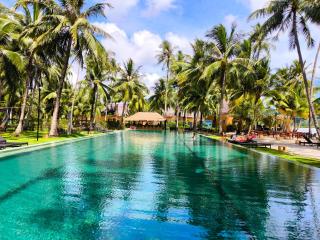 Blue Haven Bay Villas and Resort Apartments - 1