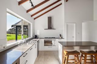 Fermoy Lodge - Wine Country Haven with Vineyard Vista - 8