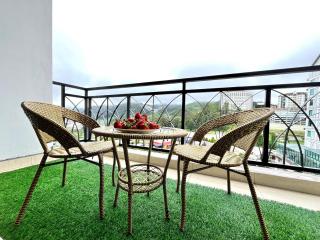 Top Floor, Mountain, Sunrise & Bee farm view , Hilltop Hotel Apartment In Cameron Highlands - 0