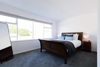 Modern Ease in East Devonport - 9
