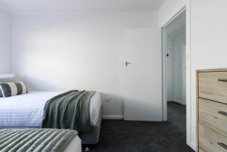 Modern Ease in East Devonport - 5