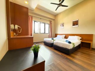 Top Floor, Mountain, Sunrise & Bee farm view , Hilltop Hotel Apartment In Cameron Highlands - 4