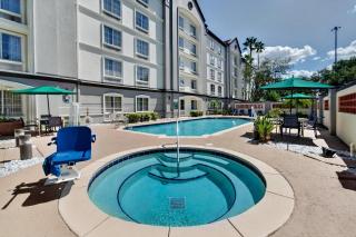 La Quinta by Wyndham Tampa Brandon Regency Park - 1