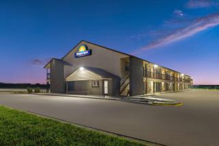 Days Inn by Wyndham Pratt - 7