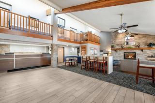 AmericInn by Wyndham Dickinson - 2