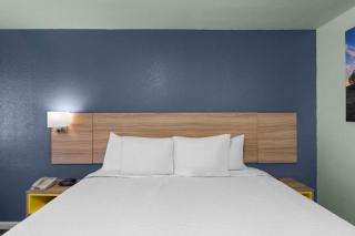Days Inn by Wyndham Pratt - 3