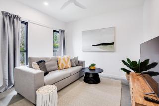 Luxury Modern 4 BR Pet Friendly Family Beach Home - 2