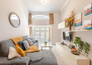 Modern Apartment in the Heart of Sliema Steps from the Seafront - 0