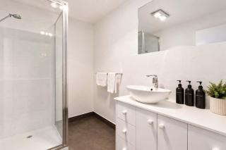 Treetops-Large Home 9km to CBD Sleeps 10 - 9