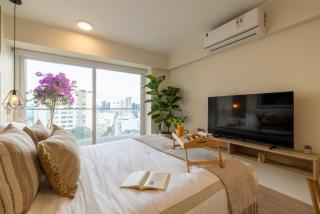 Miraflores Luxury Suite PS5 Massage Chair Dyson - 7