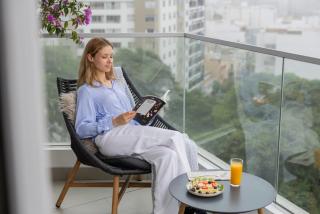 Miraflores Luxury Suite PS5 Massage Chair Dyson - 1