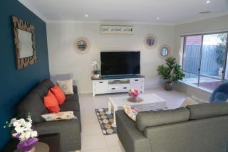 Designer Decor Home with 8Beds at Williams Landing - 6