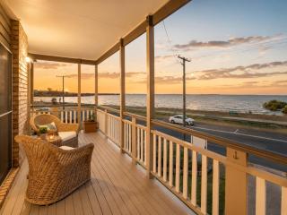 Stunning Sea Facing Bayside House with Pool - 0