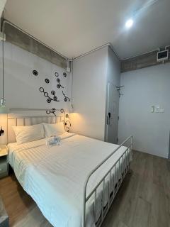 Bedspread Hostel - 7
