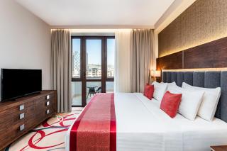 Ramada Hotel & Suites by Wyndham Yerevan - 3
