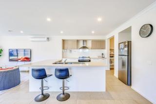 StayAU 4BR Tranquil Family Escape House Point Cook - 1