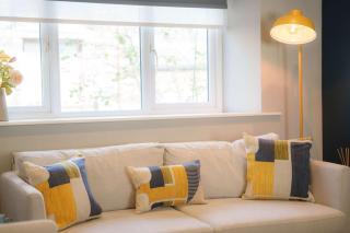 Morland Contemporary Lakeland Home by LetMeStay - 8