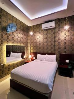 Su Su Hotel by Đào Hoa Mộng - City View - 4