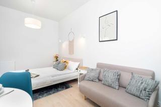 Stylish Apartment Near the Old Market Square, Pet Friendly by Noclegi Renters - 2