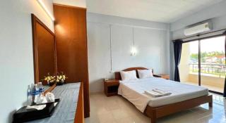 Ritzy House Hotel - 9