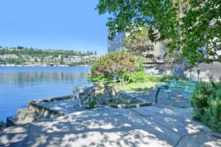 Lake Union Waterfront 2BR Large Balcony Sleeps 6 - 6