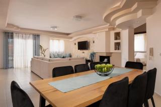 Rodney Home - 7