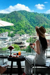 Phoenix Hall Historic Residence with Viral infinity pool rooftop bar Perfect photo spot 堂舍見山百年旧址设计师人文旅居院落 - 5