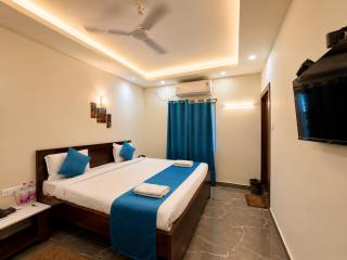 SEMAYRA HOTEL - Sea View Rooms - New Marine Drive Rd - Parking, Restaurant, Free Wi-fi available - 7