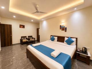 SEMAYRA HOTEL - Sea View Rooms - New Marine Drive Rd - Parking, Restaurant, Free Wi-fi available - 6