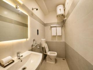 SEMAYRA HOTEL - Sea View Rooms - New Marine Drive Rd - Parking, Restaurant, Free Wi-fi available - 9