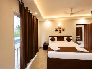 SEMAYRA HOTEL - Sea View Rooms - New Marine Drive Rd - Parking, Restaurant, Free Wi-fi available - 1