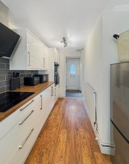 Sleeps 8 | Garden | Driveway | Hot Tub Extra Cost - 7