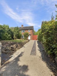 Sleeps 8 3 bed Mapperley with Garden & Driveway - 6