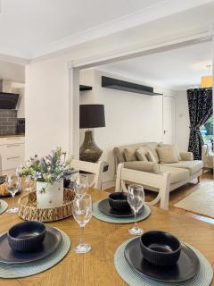 Sleeps 8 3 bed Mapperley with Garden & Driveway - 0